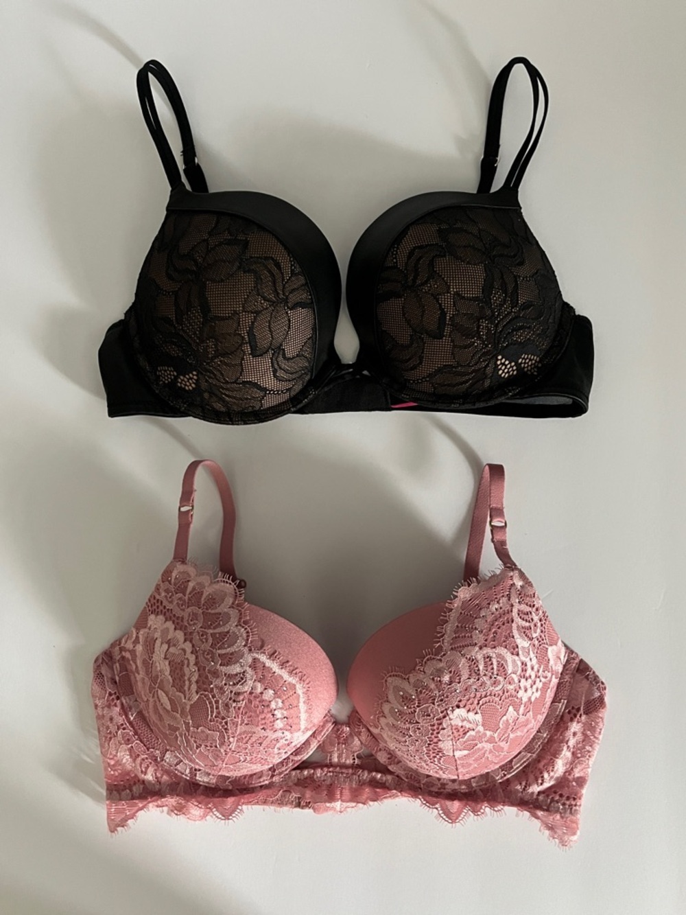 La SENZA Black/Cream Push-Up Plunge with Lace Overlay +Beyond Sexy Pink Bras 32D